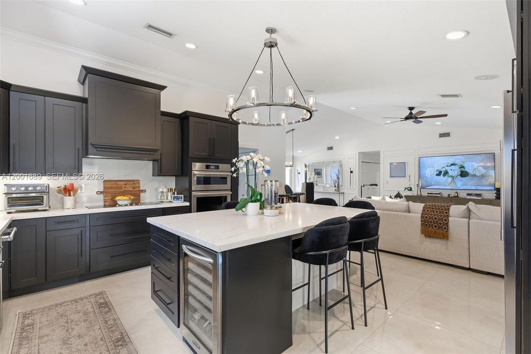 Vendido Recientemente: $795,000 (4 camas, 2 baños, 2380 Pies cuadrados)