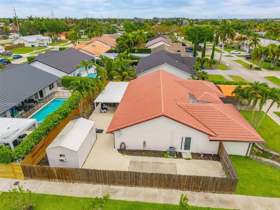 Vendido Recientemente: $795,000 (4 camas, 2 baños, 2380 Pies cuadrados)