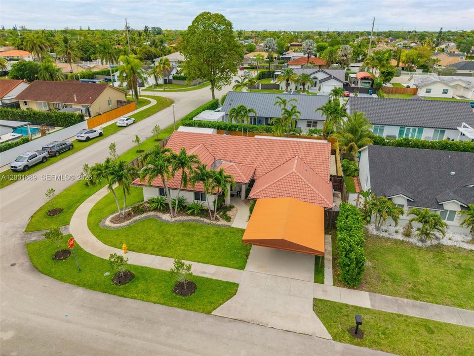 Vendido Recientemente: $795,000 (4 camas, 2 baños, 2380 Pies cuadrados)