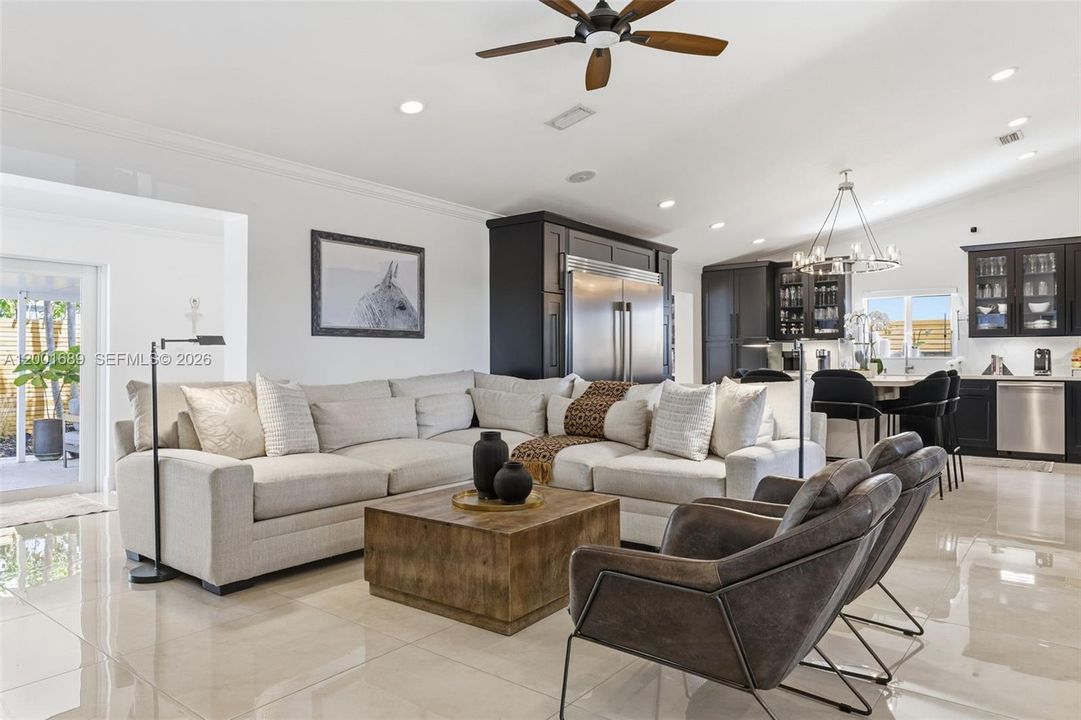 Vendido Recientemente: $795,000 (4 camas, 2 baños, 2380 Pies cuadrados)