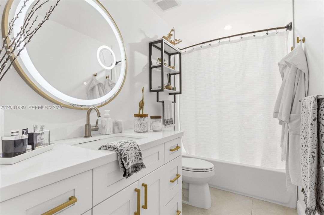 Vendido Recientemente: $795,000 (4 camas, 2 baños, 2380 Pies cuadrados)