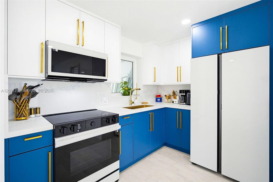 For Rent: $4,000 (3 beds, 2 baths, 888 Square Feet)