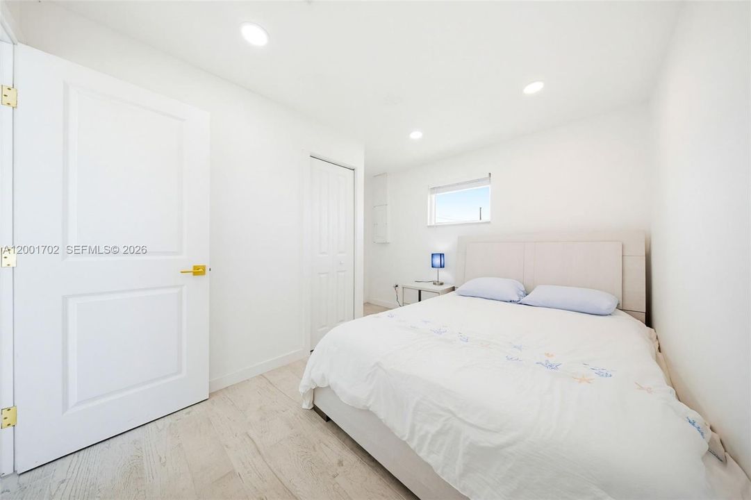 For Rent: $4,000 (3 beds, 2 baths, 888 Square Feet)