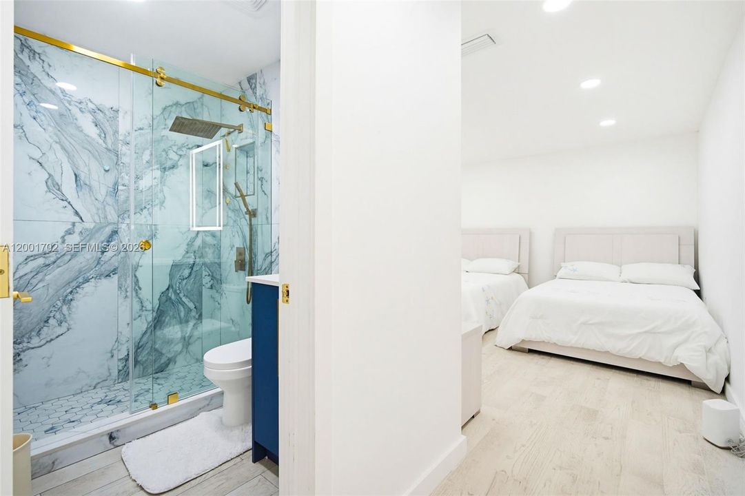 For Rent: $4,000 (3 beds, 2 baths, 888 Square Feet)