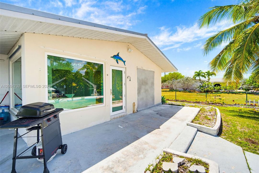For Rent: $4,000 (3 beds, 2 baths, 888 Square Feet)