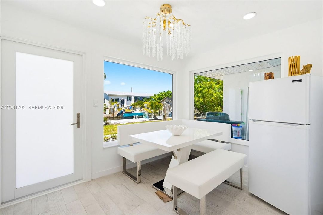 For Rent: $4,000 (3 beds, 2 baths, 888 Square Feet)