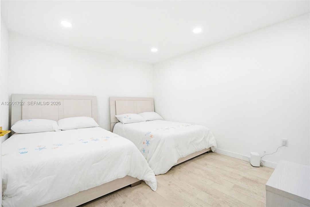 For Rent: $4,000 (3 beds, 2 baths, 888 Square Feet)