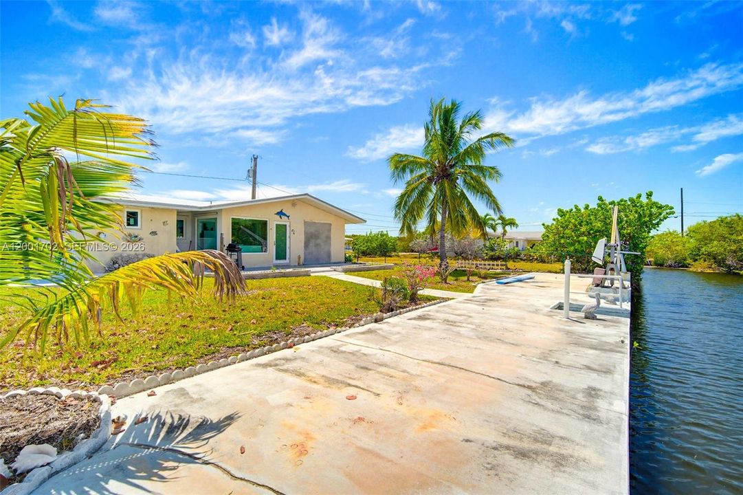 For Rent: $4,000 (3 beds, 2 baths, 888 Square Feet)