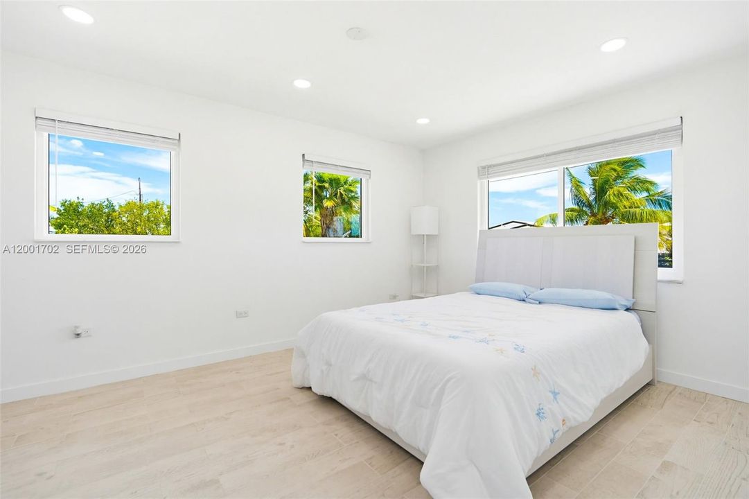 For Rent: $4,000 (3 beds, 2 baths, 888 Square Feet)