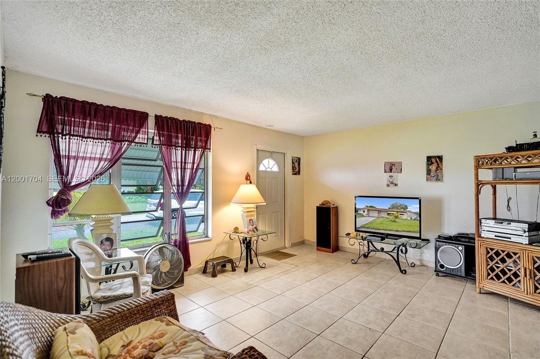 En Venta: $269,999 (2 camas, 1 baños, 884 Pies cuadrados)