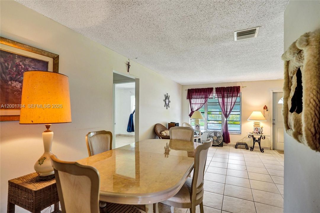 En Venta: $269,999 (2 camas, 1 baños, 884 Pies cuadrados)