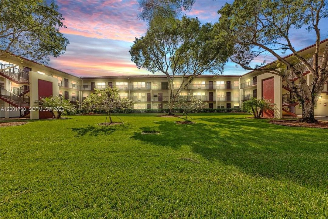 For Sale: $90,000 (1 beds, 1 baths, 685 Square Feet)