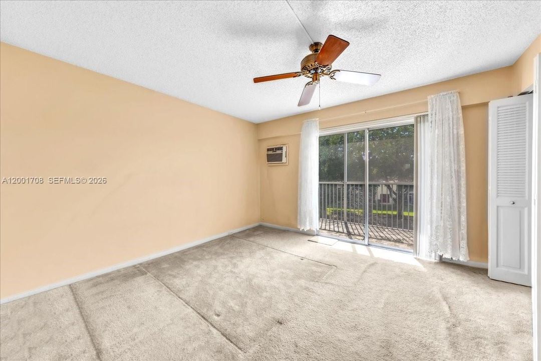 For Sale: $90,000 (1 beds, 1 baths, 685 Square Feet)