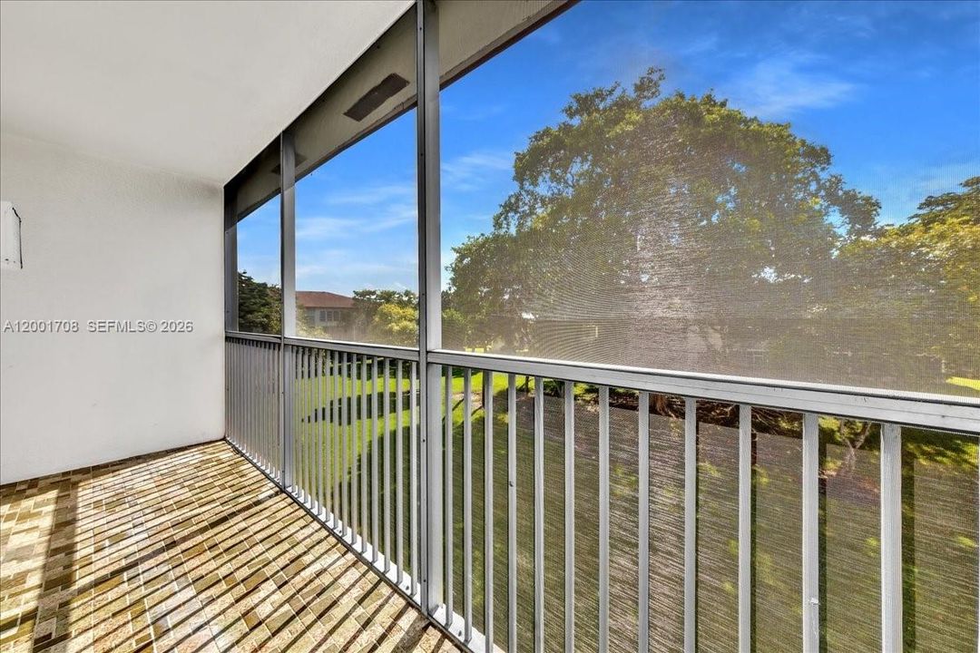 For Sale: $90,000 (1 beds, 1 baths, 685 Square Feet)