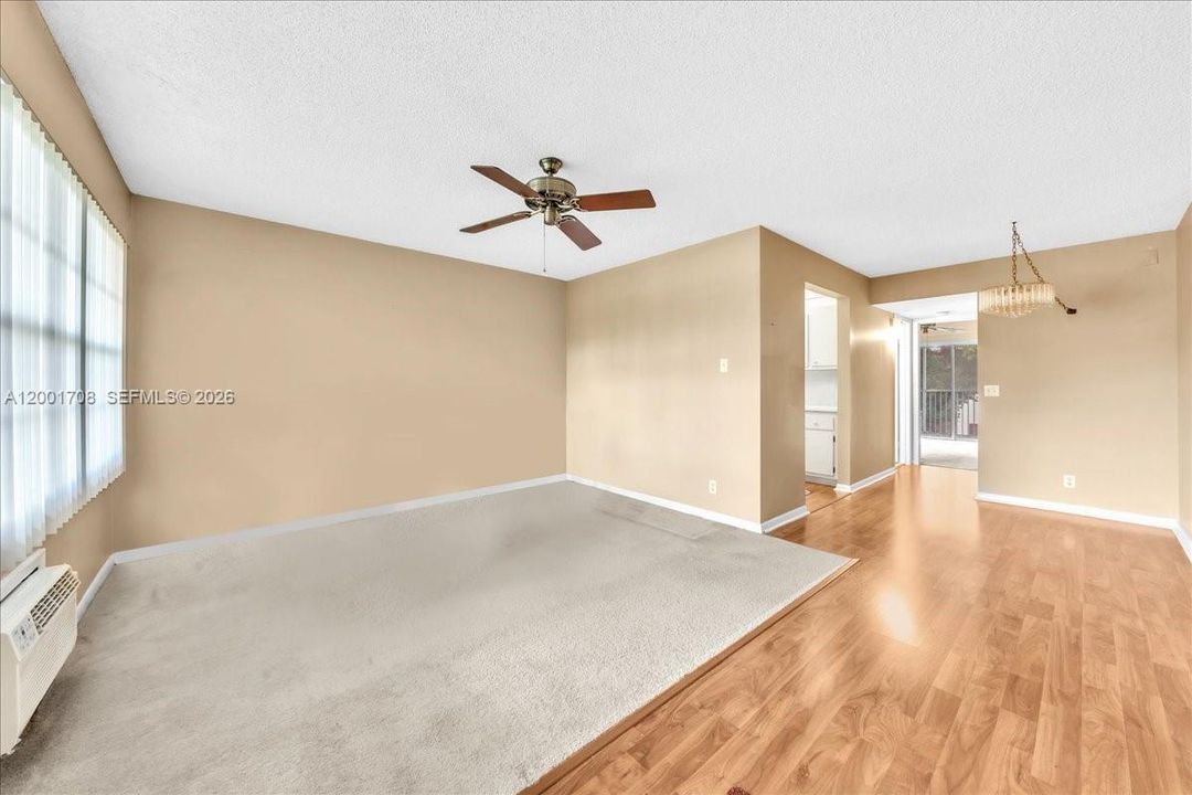 For Sale: $90,000 (1 beds, 1 baths, 685 Square Feet)