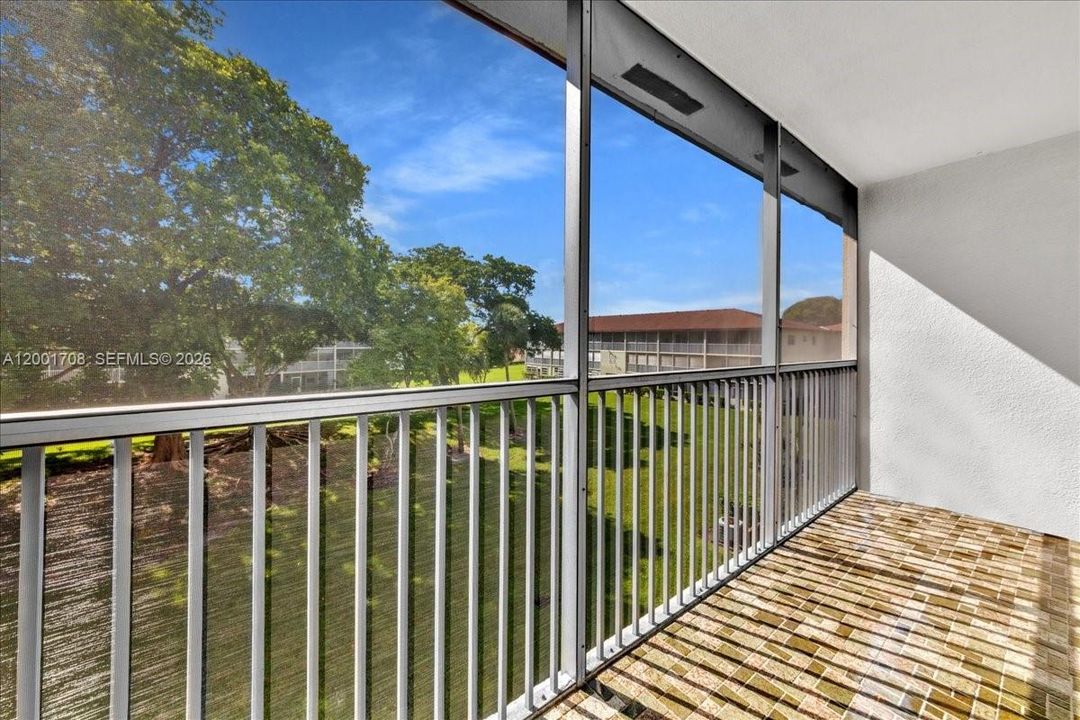 For Sale: $90,000 (1 beds, 1 baths, 685 Square Feet)