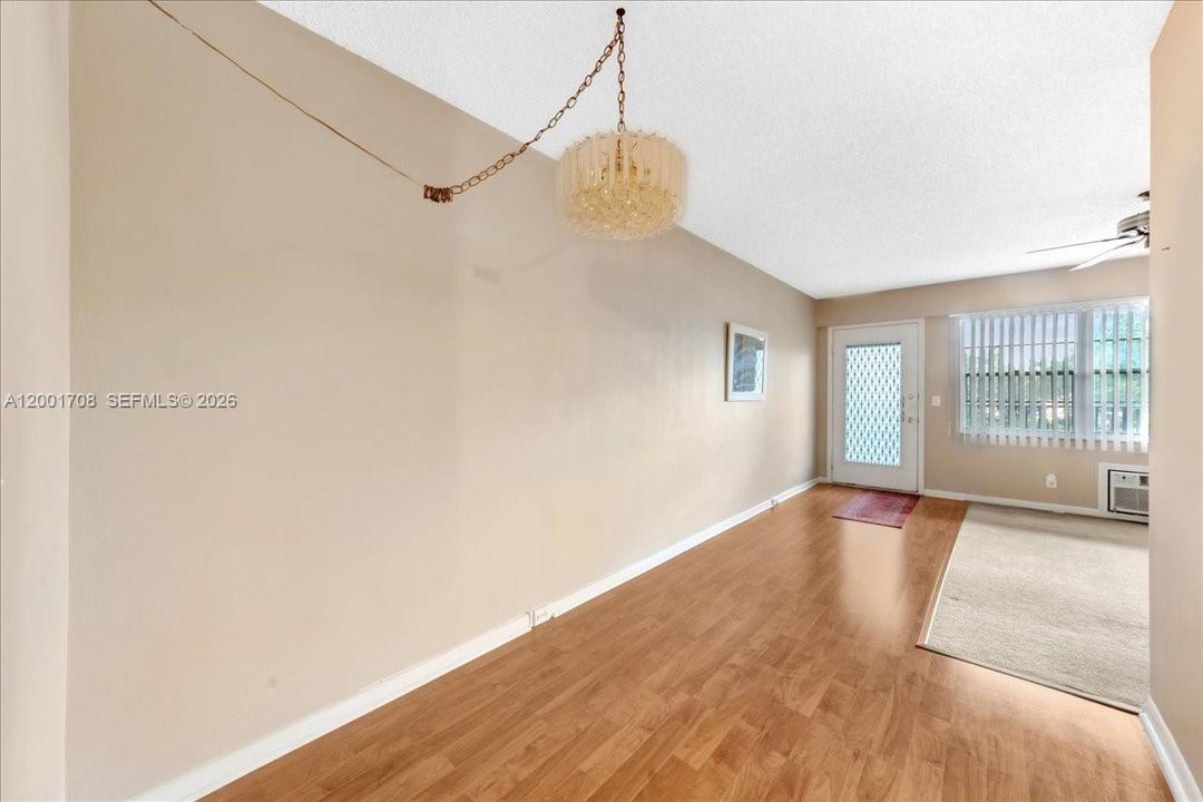 For Sale: $90,000 (1 beds, 1 baths, 685 Square Feet)