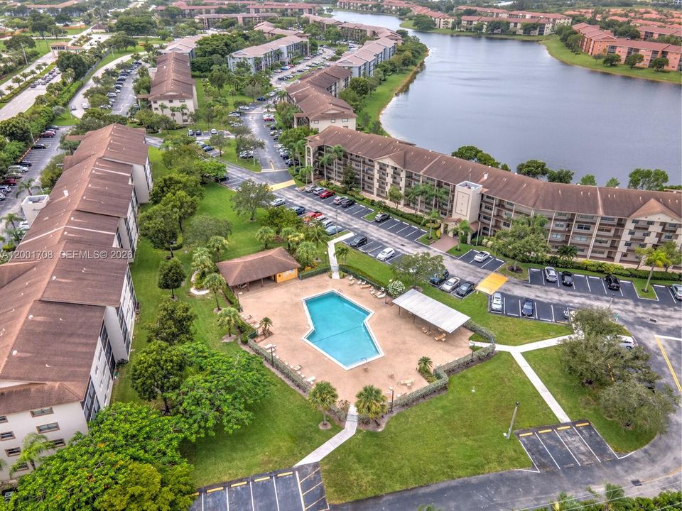 For Sale: $90,000 (1 beds, 1 baths, 685 Square Feet)