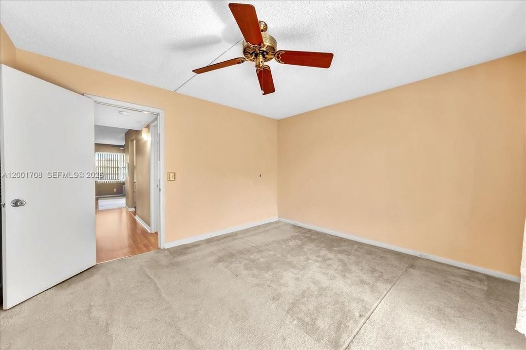 For Sale: $90,000 (1 beds, 1 baths, 685 Square Feet)