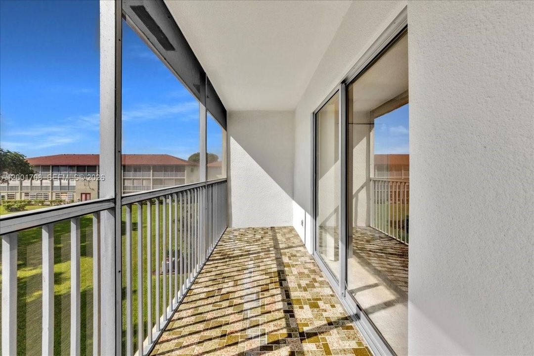 For Sale: $90,000 (1 beds, 1 baths, 685 Square Feet)