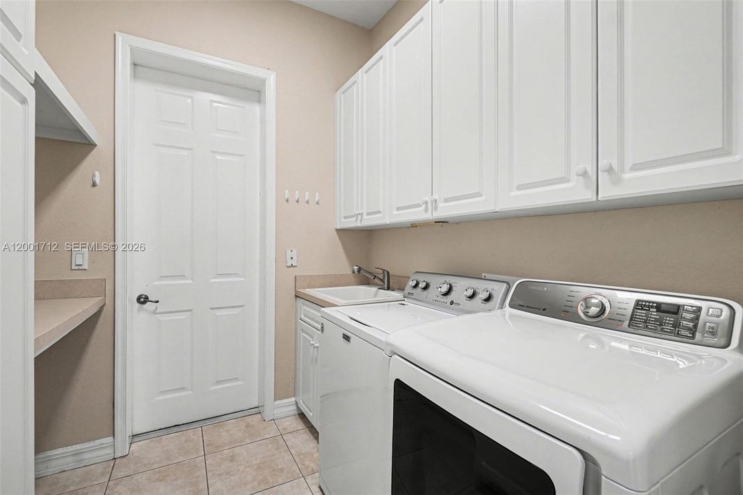 For Sale: $1,200,000 (3 beds, 3 baths, 2551 Square Feet)