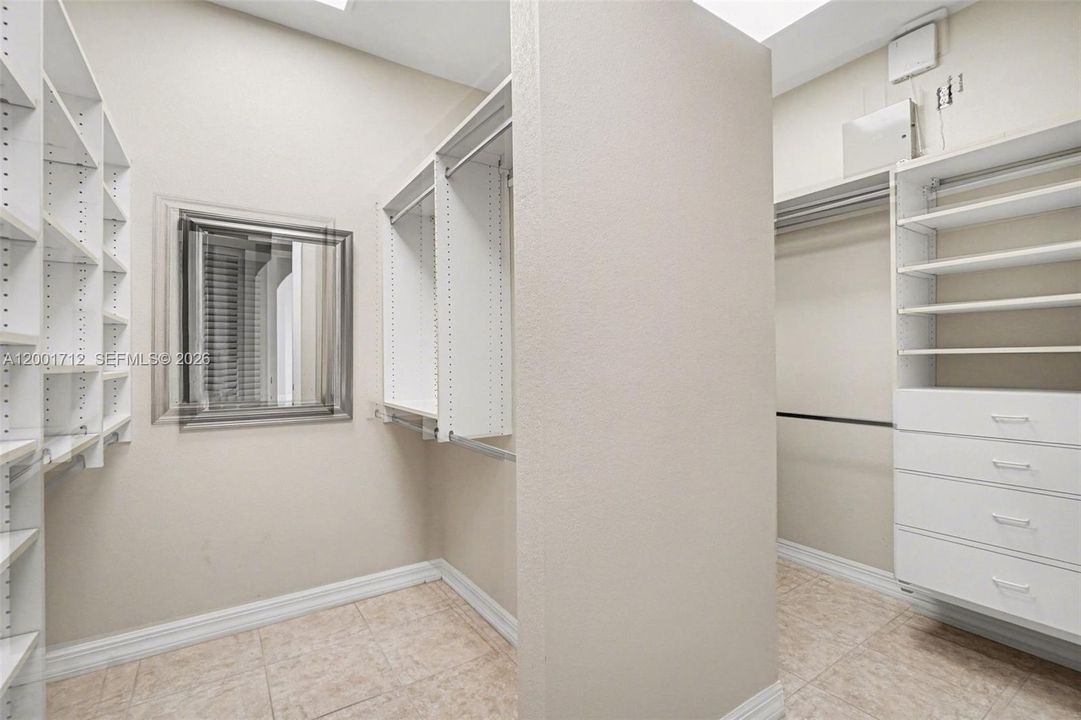 For Sale: $1,200,000 (3 beds, 3 baths, 2551 Square Feet)