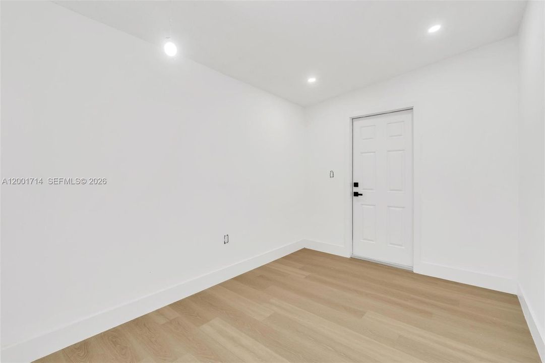 For Rent: $1,500 (0 beds, 1 baths, 340 Square Feet)