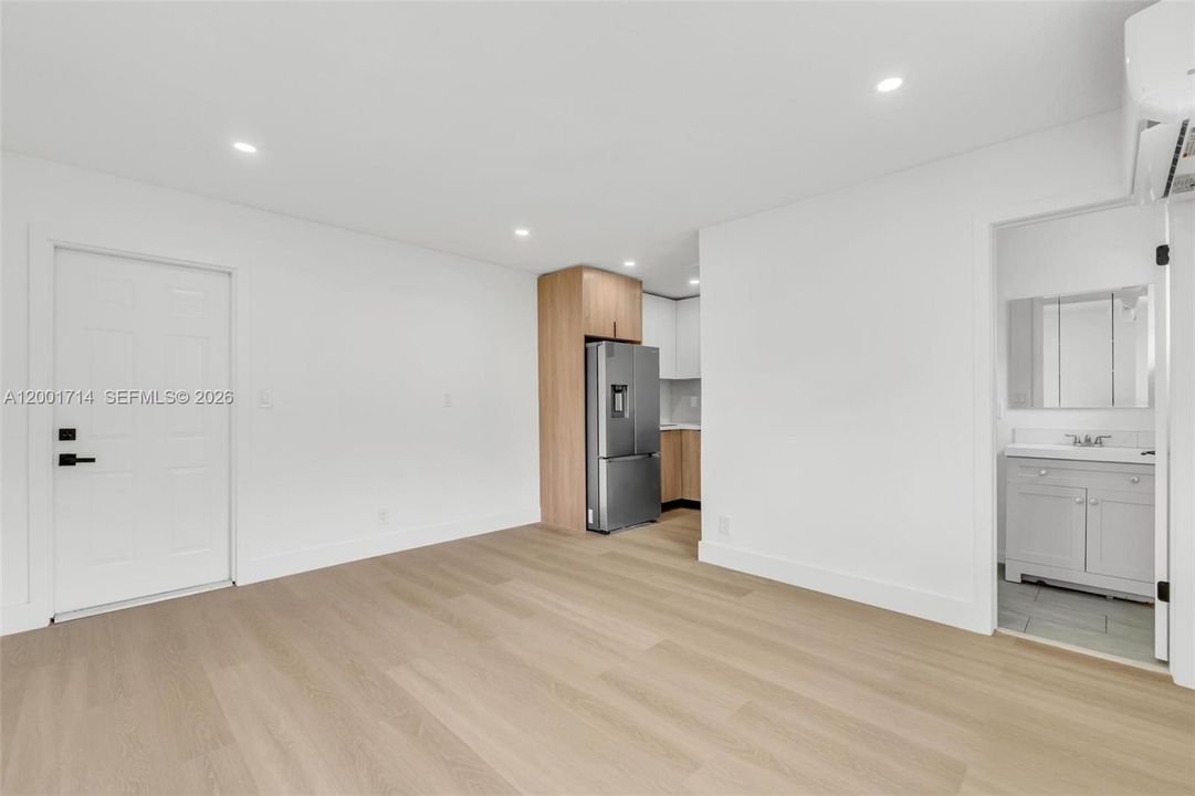 For Rent: $1,500 (0 beds, 1 baths, 340 Square Feet)