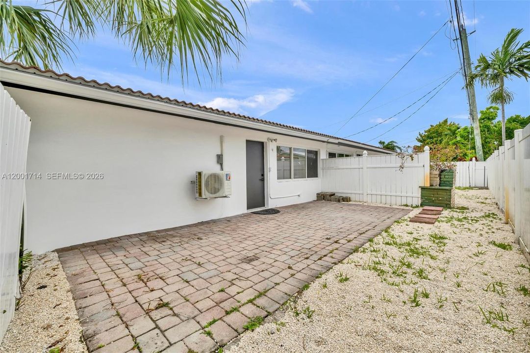 For Rent: $1,500 (0 beds, 1 baths, 340 Square Feet)