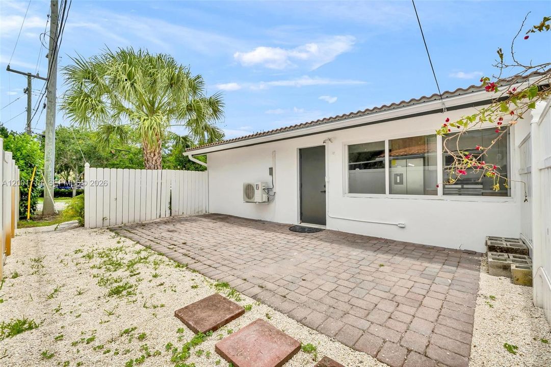 For Rent: $1,500 (0 beds, 1 baths, 340 Square Feet)