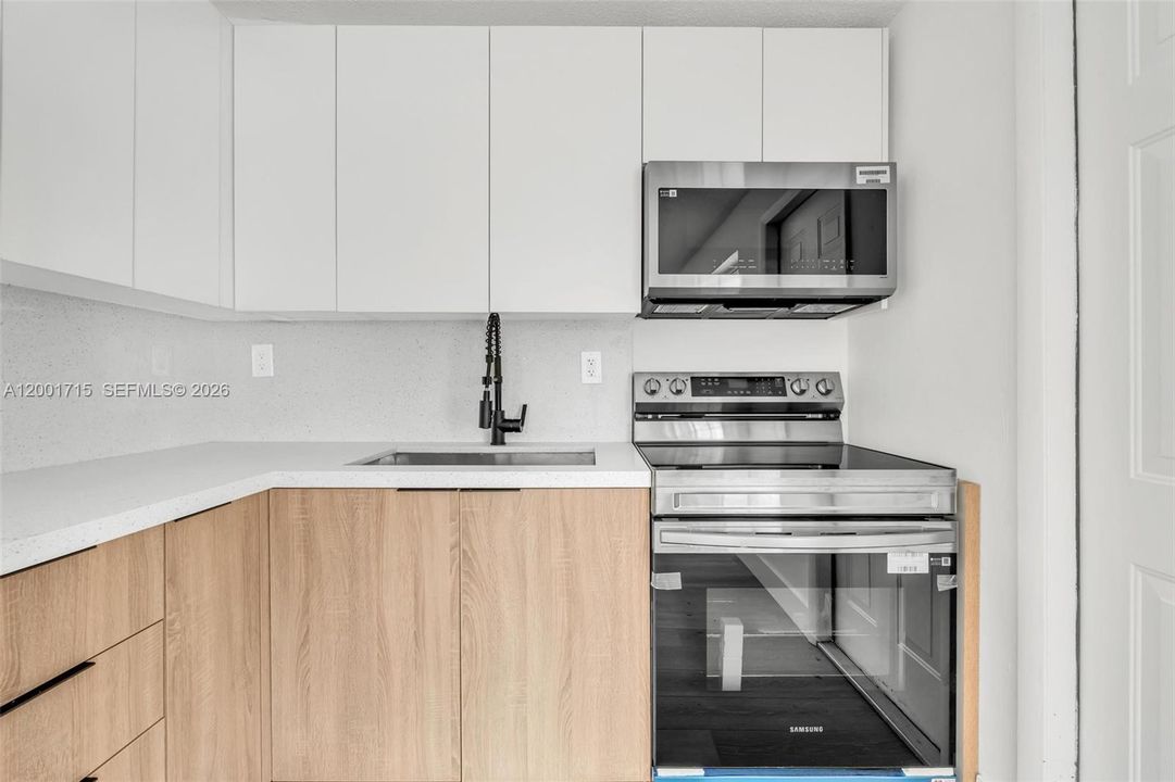 For Rent: $2,100 (0 beds, 1 baths, 450 Square Feet)