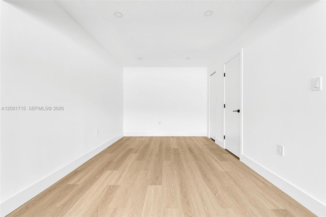 For Rent: $2,100 (0 beds, 1 baths, 450 Square Feet)