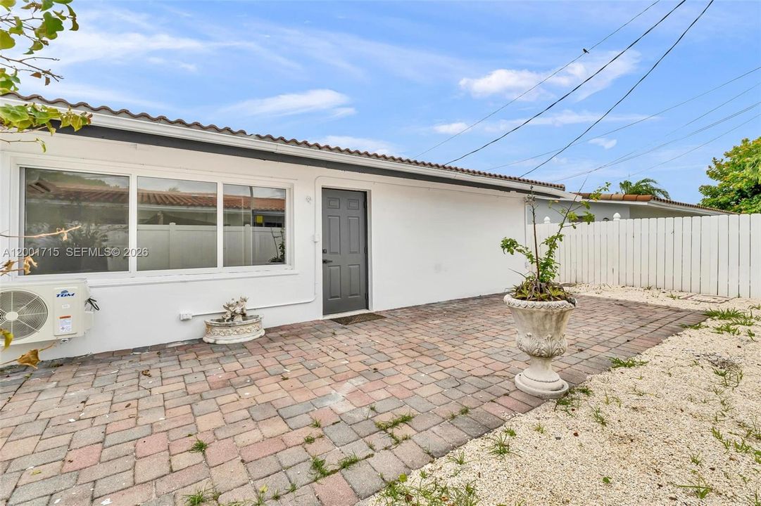 For Rent: $2,100 (0 beds, 1 baths, 450 Square Feet)