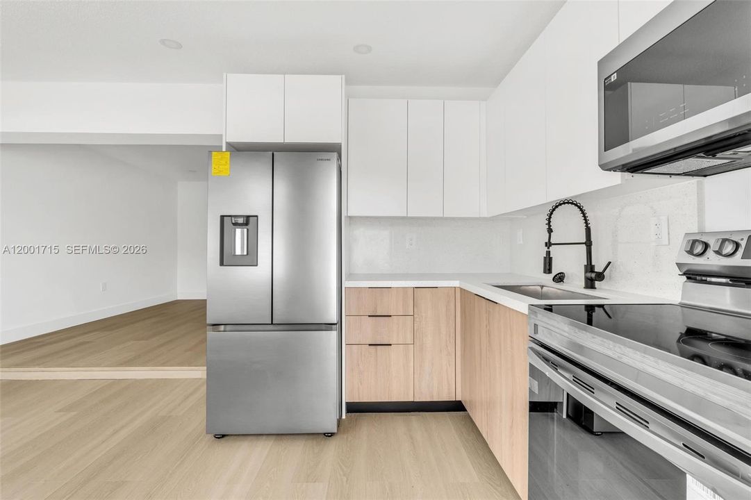 For Rent: $2,100 (0 beds, 1 baths, 450 Square Feet)
