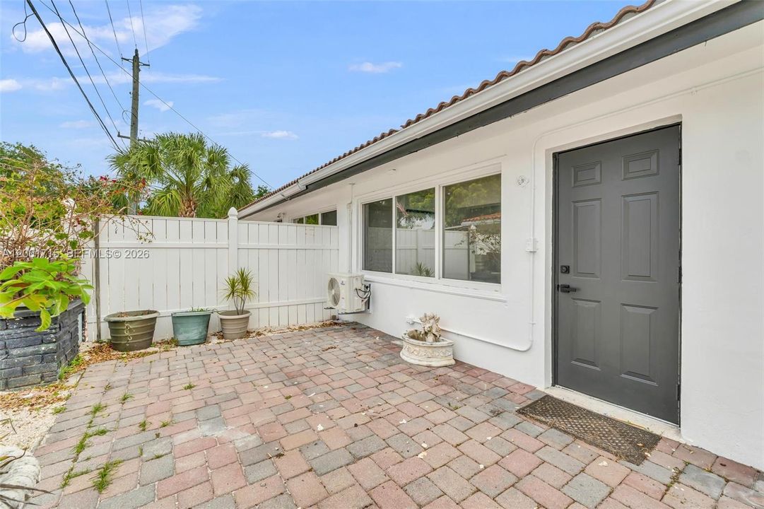 For Rent: $2,100 (0 beds, 1 baths, 450 Square Feet)