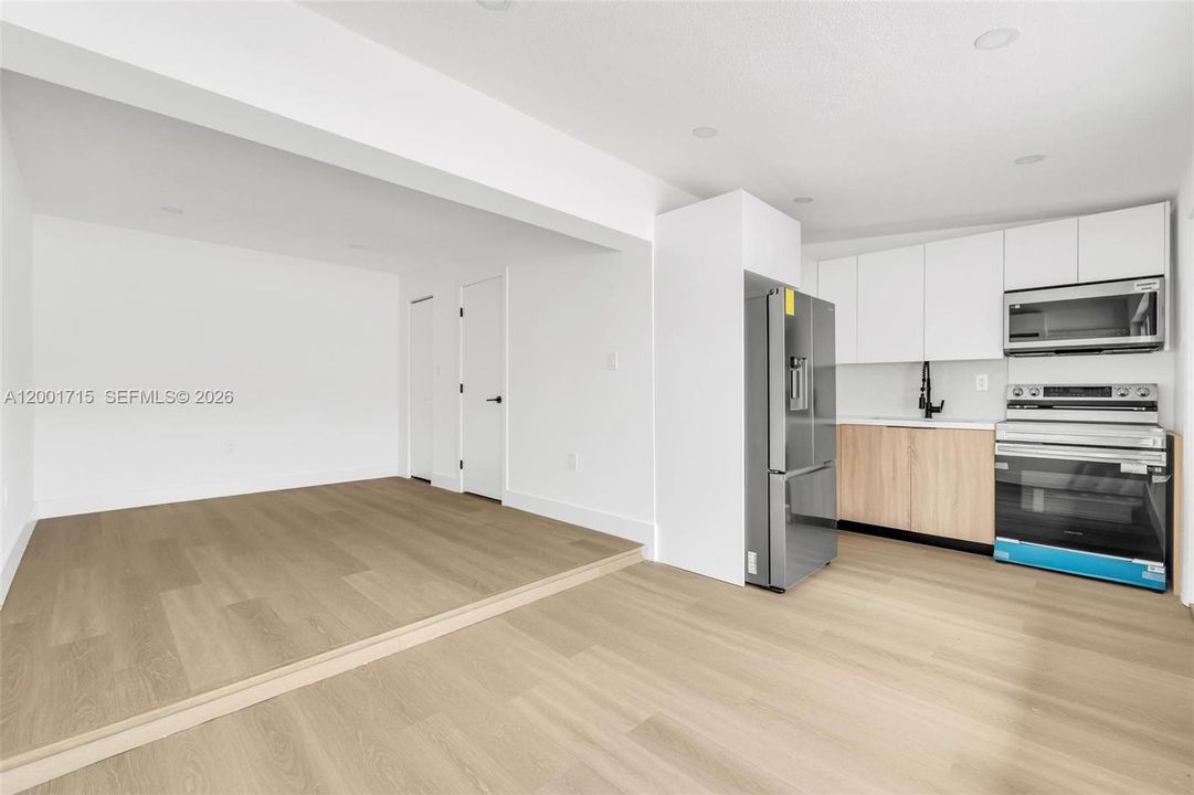 For Rent: $2,100 (0 beds, 1 baths, 450 Square Feet)