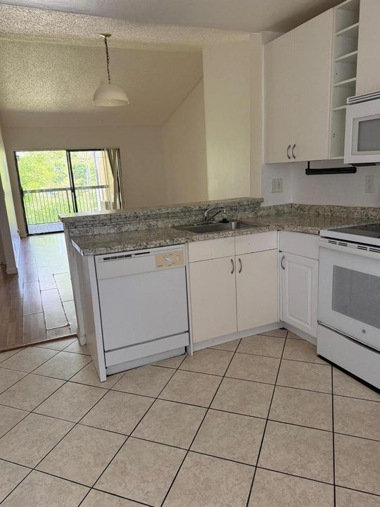 5721 KITCHEN 2