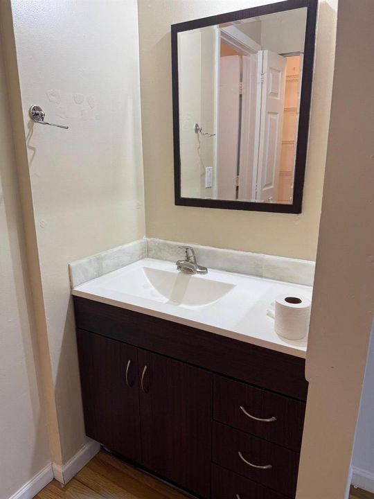5721 MASTER BATH 3