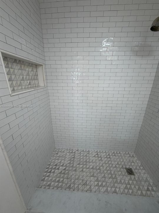 For Sale: $313,500 (1 beds, 1 baths, 730 Square Feet)