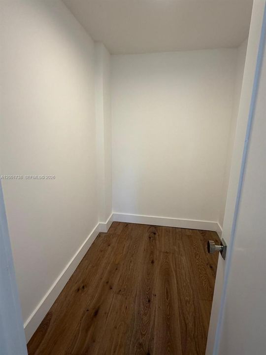 For Sale: $313,500 (1 beds, 1 baths, 730 Square Feet)