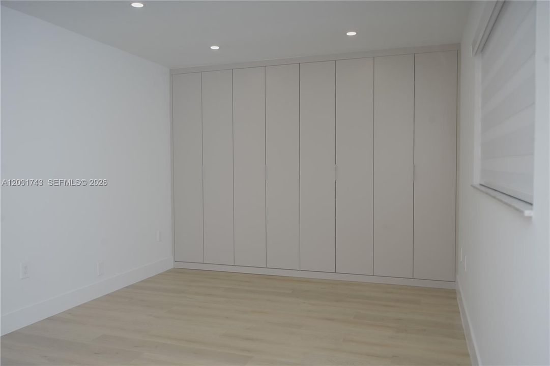 Active With Contract: $3,900 (3 beds, 2 baths, 1377 Square Feet)