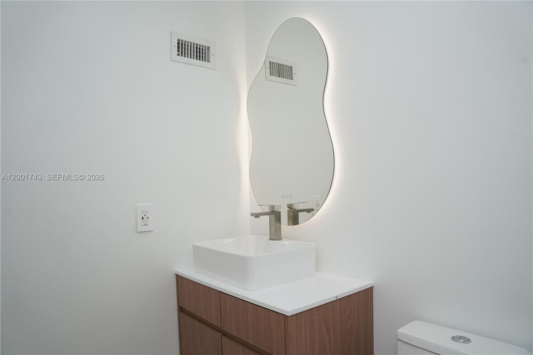 Active With Contract: $3,900 (3 beds, 2 baths, 1377 Square Feet)