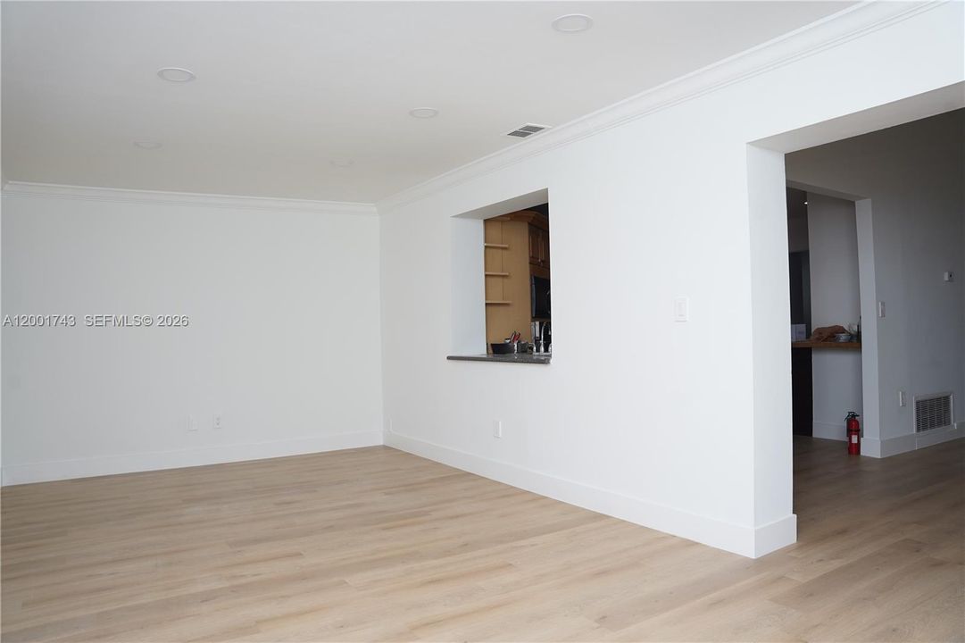 Active With Contract: $3,900 (3 beds, 2 baths, 1377 Square Feet)