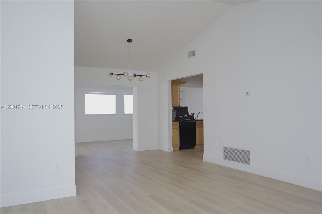 Active With Contract: $3,900 (3 beds, 2 baths, 1377 Square Feet)