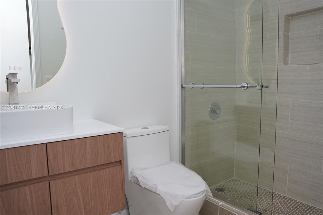 Active With Contract: $3,900 (3 beds, 2 baths, 1377 Square Feet)