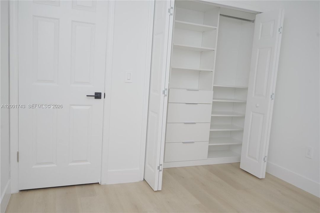 Active With Contract: $3,900 (3 beds, 2 baths, 1377 Square Feet)