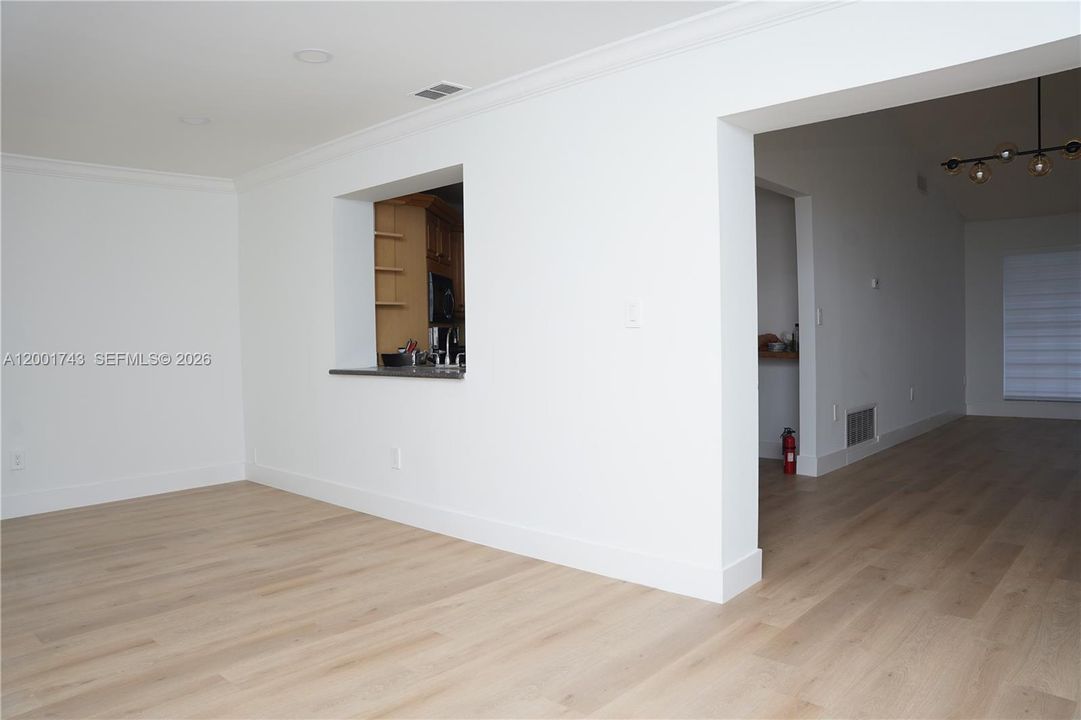 Active With Contract: $3,900 (3 beds, 2 baths, 1377 Square Feet)
