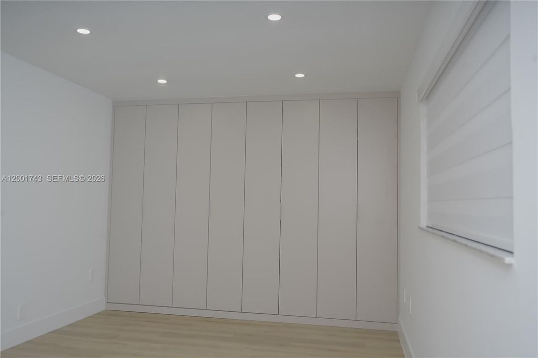 Active With Contract: $3,900 (3 beds, 2 baths, 1377 Square Feet)