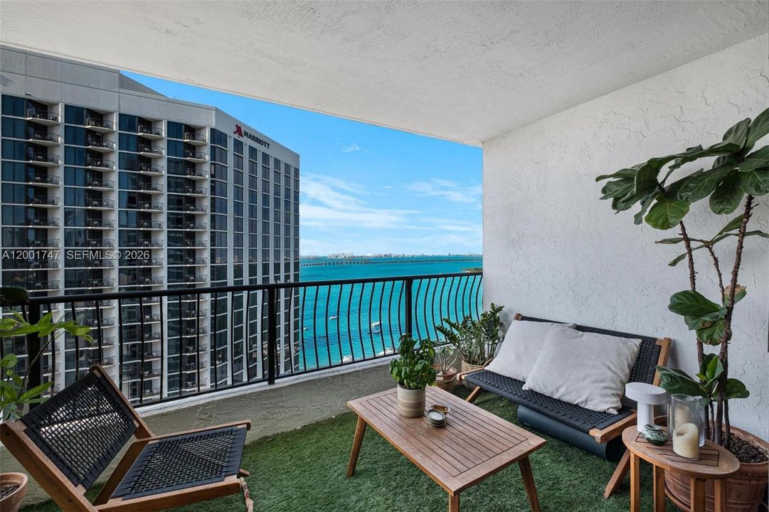 For Sale: $320,000 (1 beds, 1 baths, 860 Square Feet)