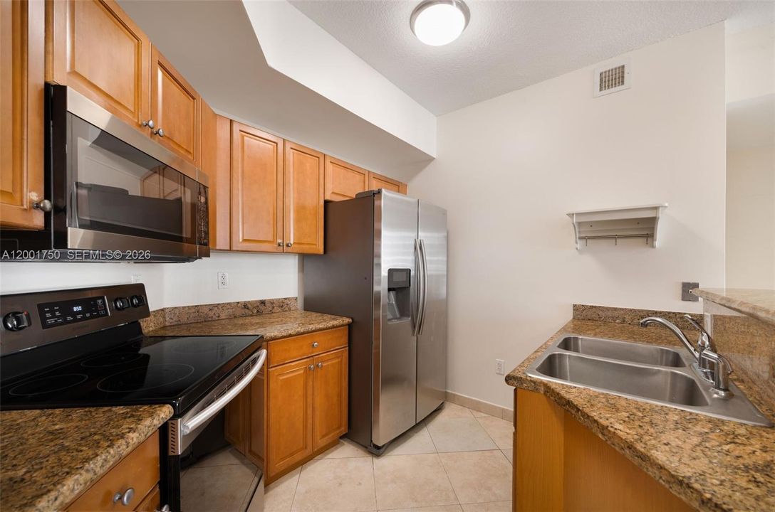 For Sale: $625,000 (2 beds, 2 baths, 1023 Square Feet)
